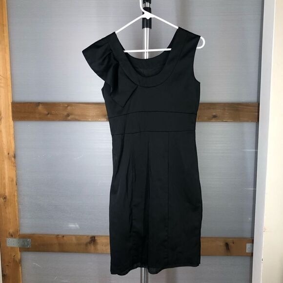 SUZY SHIER Satin Little Black Cocktail Dress Ruffle Arm Sz‎ S - Picture 2 of 6